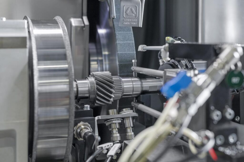 1_CBN gear shaft grinding