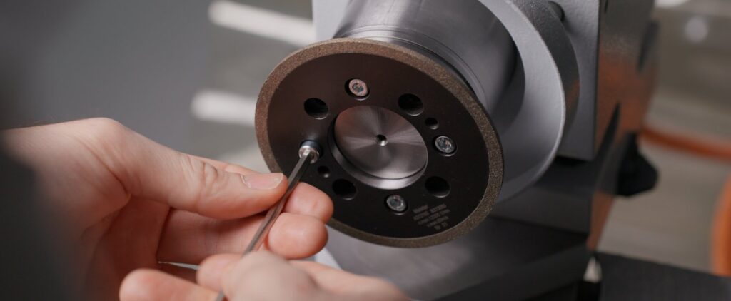 2_csm_Screws_in_Dresser_Meister_Abrasives_c50d2e6171